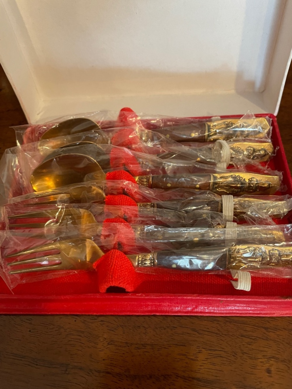 Tiny nickel and bronze folks and spoons box set O/S
Vintage mid century